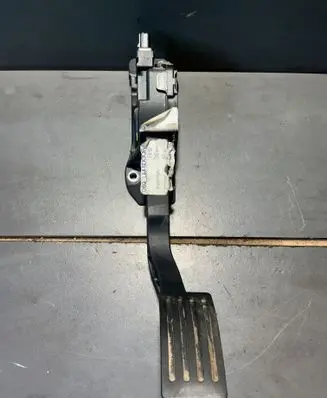 Ford Focus Accelerator throttle pedal BV619F836BB