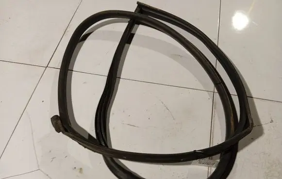 Mini One - Cooper Coupe R56 Rubber seal front coupe door 