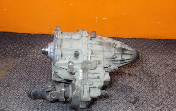 Nissan Navara D40 Gearbox transfer box case 17MB49
