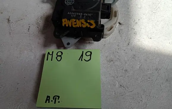 Toyota Avensis T250 Air flap motor/actuator 1212123