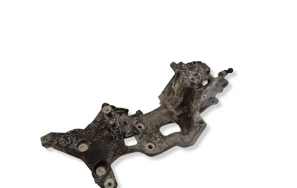 Volkswagen Touran III Engine mounting bracket 03L903143B