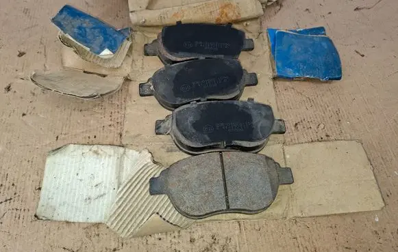 Citroen Berlingo Brake pads (front) 90R01022