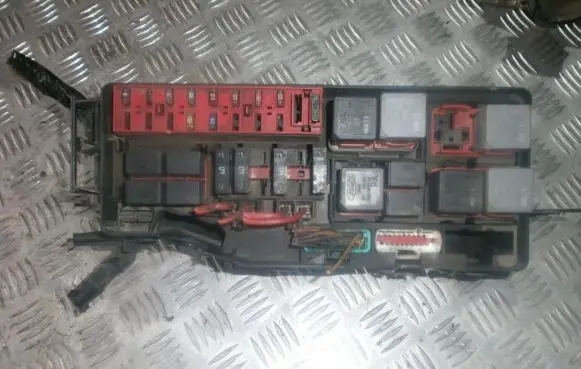 Ford Fiesta Fuse box set YS6T14A142AA D02RA