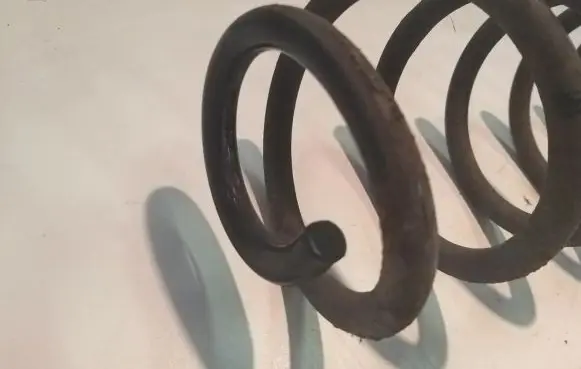Volkswagen Golf V Rear coil spring