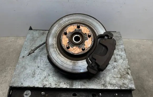 Front wheel hub