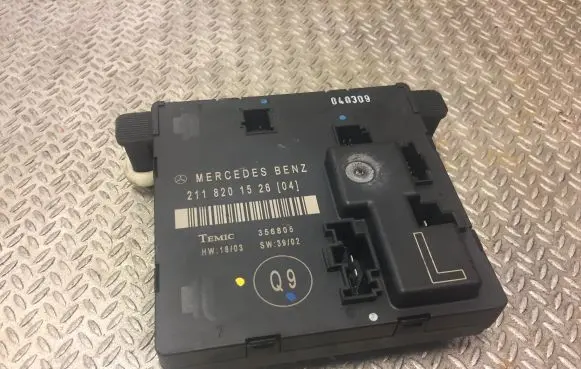 Mercedes-Benz E W211 Door control unit/module 2118201526 A2118201526