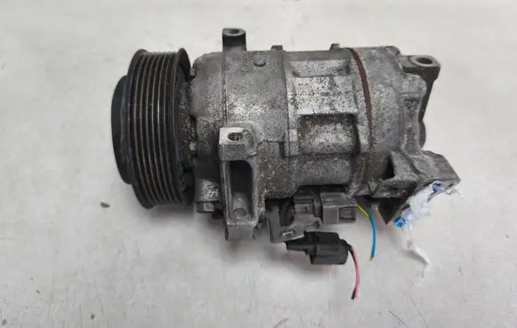 Nissan Qashqai Air conditioning (A/C) compressor (pump) 926004EB0A