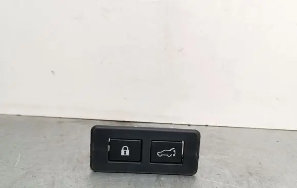 Subaru Forester SK Tailgate/boot open switch button 18X22MD