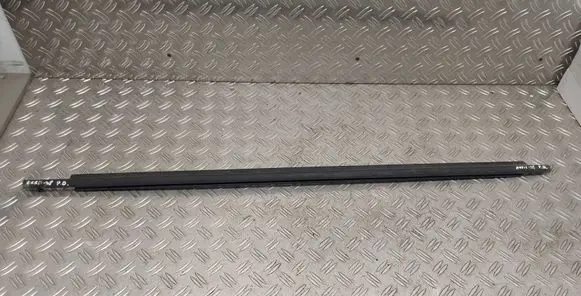 Toyota Auris 150 Front door glass trim molding