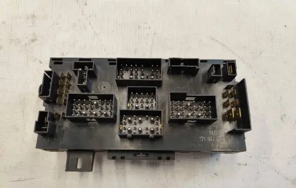 Volkswagen Golf II Fuse box set 171941813D