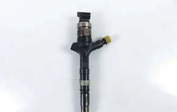 Toyota Corolla E120 E130 Fuel injector 236700G010