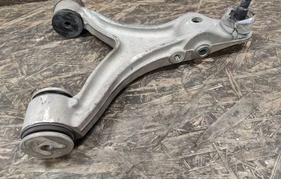 Maserati Quattroporte Front lower control arm/wishbone 206581