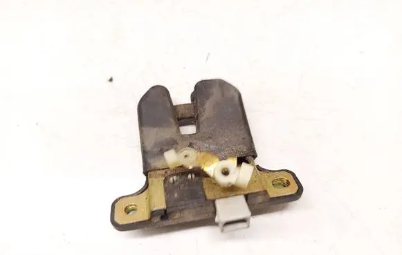 Audi A4 S4 B5 8D Tailgate/trunk/boot lock/catch/latch 8d5827505