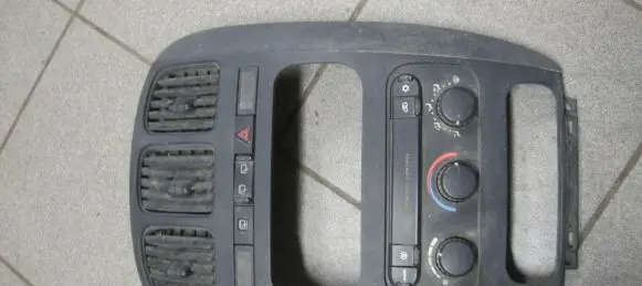 Dodge Grand Caravan Climate control unit 05005001AD