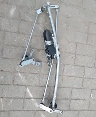 Front wiper linkage