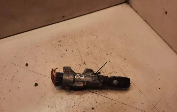 Volkswagen PASSAT B5 Ignition lock 4B0905851A