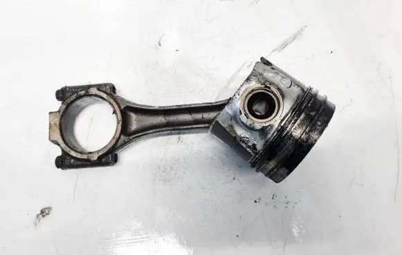 Volkswagen Golf Plus Piston with connecting rod