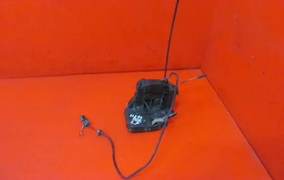 Mercedes-Benz E W211 Front door lock 2117200335