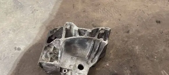 Volvo V70 Engine mounting bracket 6G926F096FG