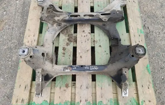 Volkswagen Touareg I Front subframe