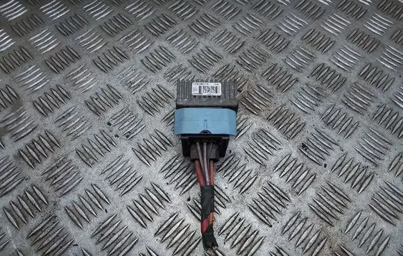 Glow plug pre-heat relay