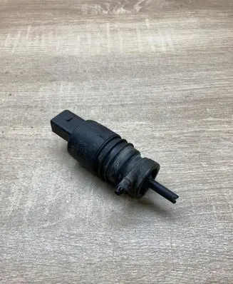 Volkswagen Golf IV Windscreen/windshield washer pump 1J5955651