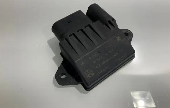 Mercedes-Benz E W211 Glow plug pre-heat relay A6429007801 E2110021041 15260032221