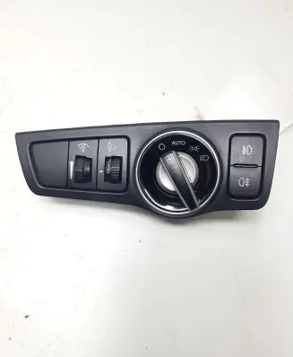 Hyundai i40 Light switch 933003Z950