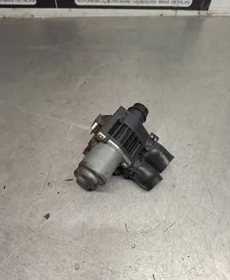 Mercedes-Benz E W211 Coolant heater control valve 0018307884 1147412115