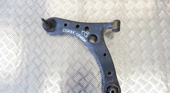 Toyota Avensis Verso Front lower control arm/wishbone 4806949045