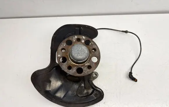 Mercedes-Benz C W204 Front wheel hub A2044202544