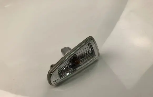 Front fender indicator light