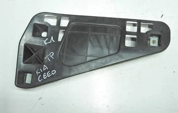 Rear bumper mounting bracket