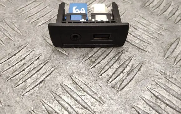 Mercedes-Benz Vito Viano W447 AUX in-socket connector A4478200087