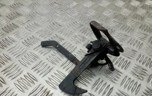 Skoda Octavia Mk2 (1Z) Engine bonnet/hood lock/latch loop/hook 1Z0823480E