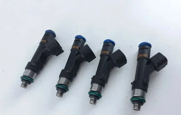 Volvo V50 Fuel injectors set 0280158105