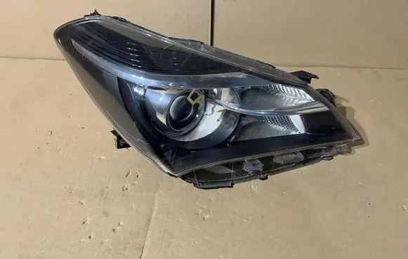 Toyota Yaris Headlight/headlamp