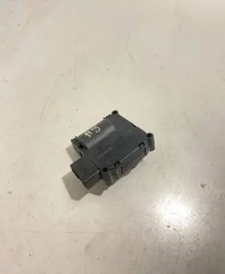 Audi A8 S8 D3 4E Air flap motor/actuator 4E0820511 0132801319