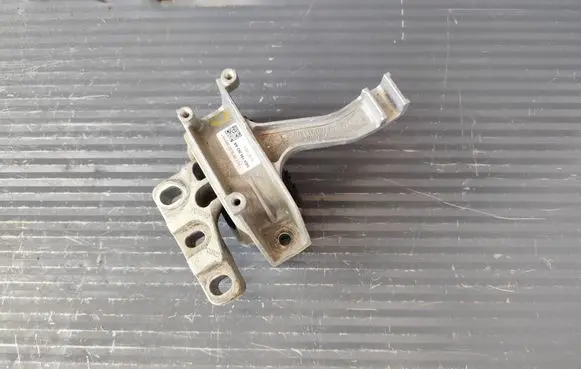 Skoda Octavia Mk4 Engine mount bracket 5WA199262AA