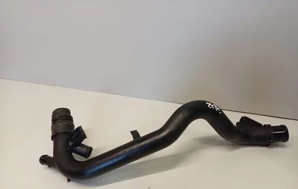 Engine coolant pipe/hose