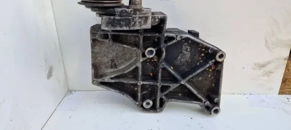 Volkswagen PASSAT B5 Engine mounting bracket 058260885