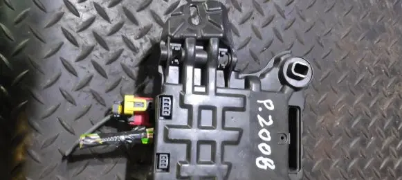 Peugeot 2008 I Relay mounting block 9806192580
