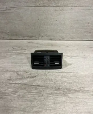 BMW 3 E90 E91 Rear air vent grill 7130707