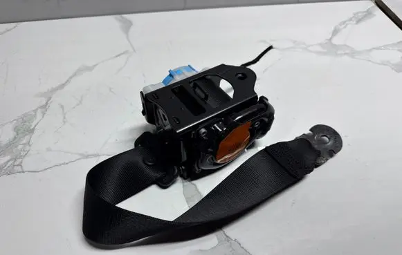 Mercedes-Benz A W176 Rear seatbelt A1768602385