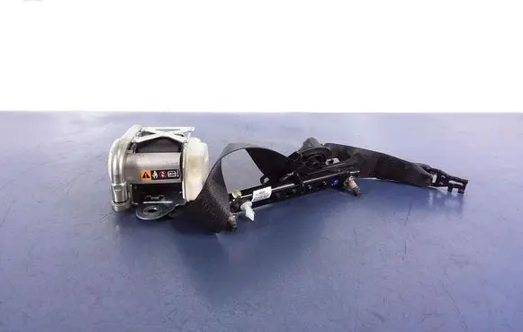Cadillac CTS Front seatbelt 
