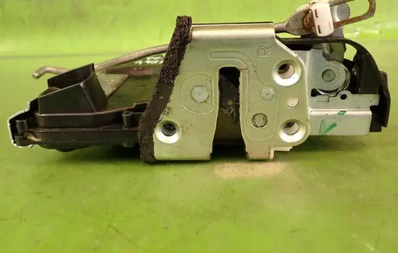 Suzuki Swift I Front door lock 7 PIN