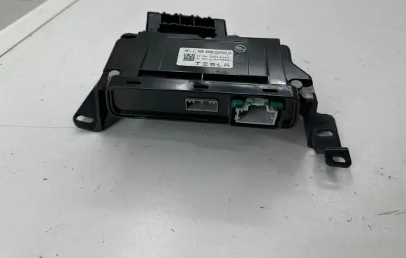 Tesla Model S Hand brake control module 100761800E 104847600D 21166N0000575