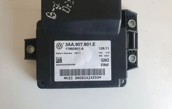 Volkswagen PASSAT B7 Hand brake control module 3AA907801E