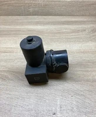 Volkswagen Polo III 6N 6N2 6NF Central locking vacuum pump 