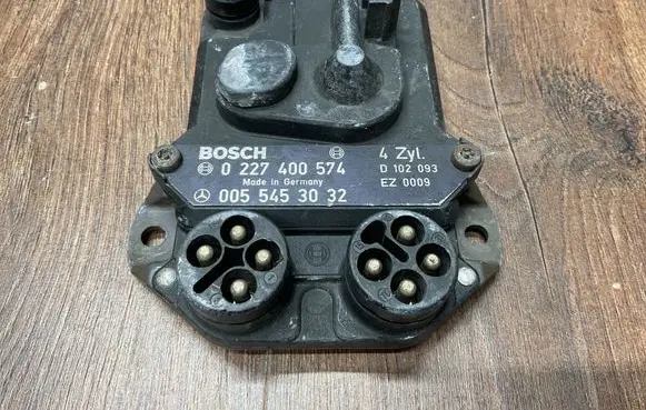 Mercedes-Benz E W124 Ignition amplifier control unit 0055453032